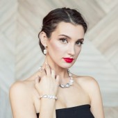 Cercei argint cu perle naturale albe, cristale si tortite DiAmanti SK19119EL_W-G Cercei argint cu perle naturale albe, cristale si tortite DiAmanti SK19119EL_W-G